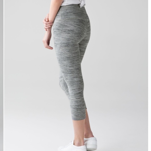 Lululemon Wunder Under Crop Hi-Rise Grey - Size 8 - Picture 2 of 5